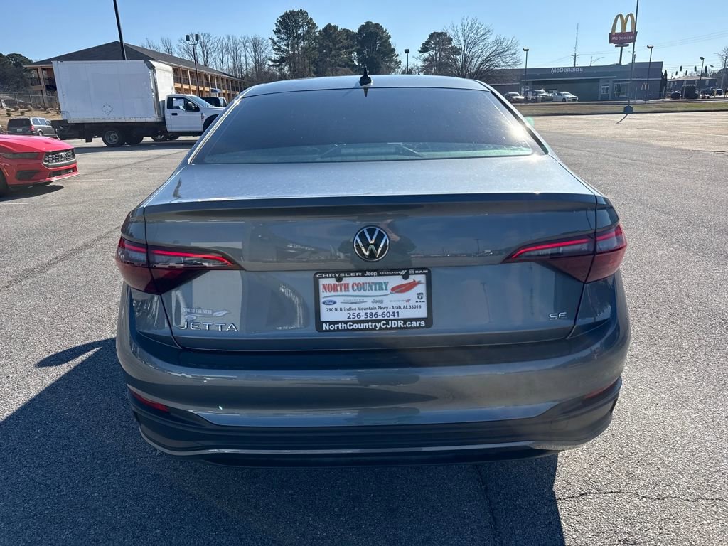 Used 2024 Volkswagen Jetta SE w/ Panoramic Sunroof Package image 4