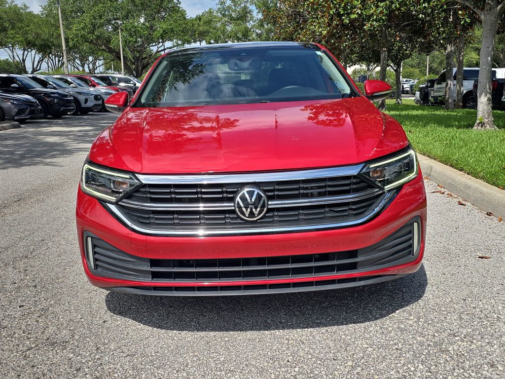 Used 2022 Volkswagen Jetta SEL FWD image 2