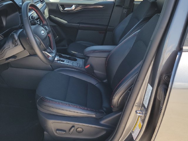 Certified 2025 Ford Escape ST-Line AWD/4WD image 6