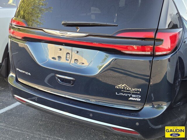 Used 2023 Chrysler Pacifica Limited w/ Uconnect Theater Family Group AWD/4WD image 3