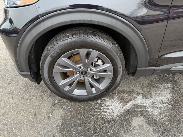 Certified 2022 Ford Explorer XLT w/ Equipment Group 202A image 28