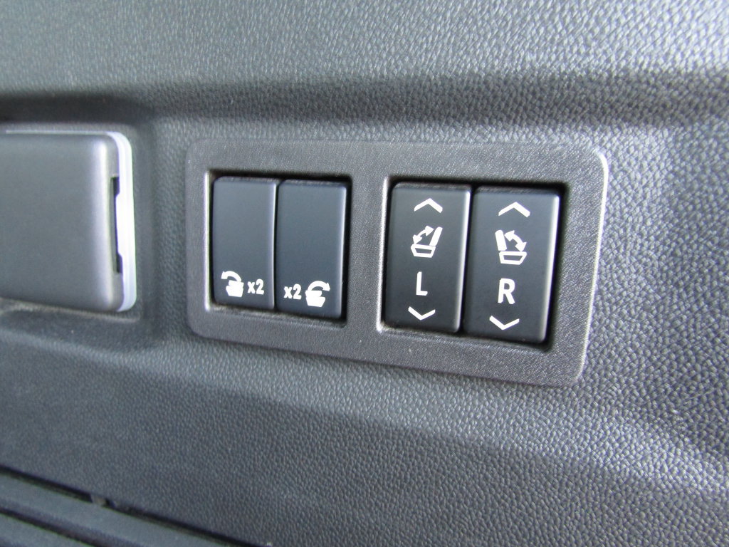 Used 2024 Chevrolet Tahoe Premier AWD/4WD image 42