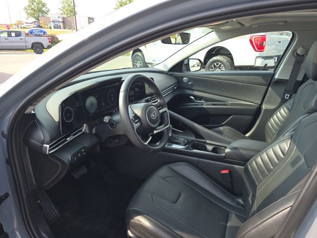 Used 2023 Hyundai Elantra Limited image 10