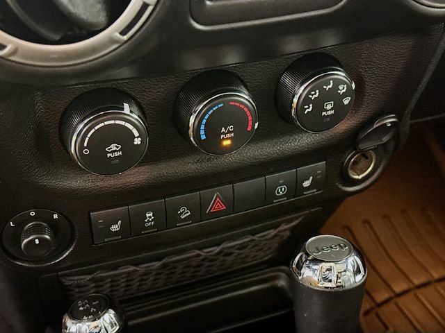 Used 2018 Jeep Wrangler Unlimited Sahara w/ Connectivity Group image 16