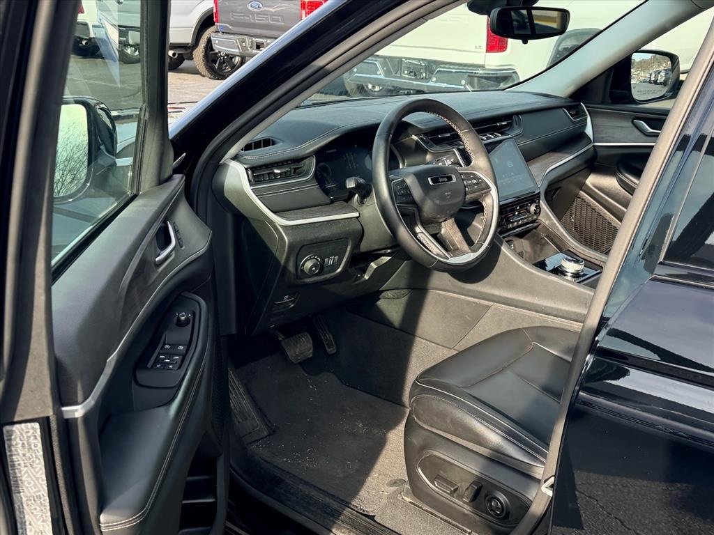 Used 2023 Jeep Grand Cherokee Limited image 10