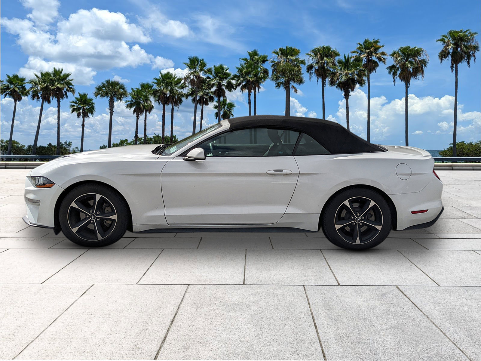 Certified 2018 Ford Mustang Convertible w/ Equipment Group 101A image 5