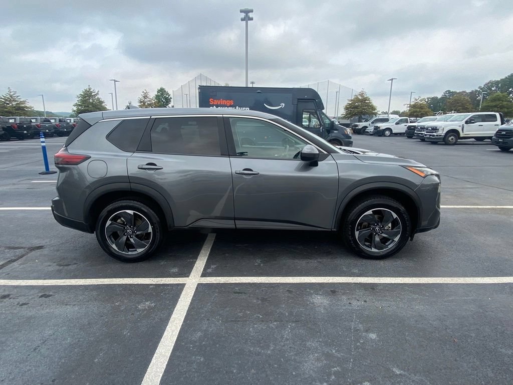 Used 2024 Nissan Rogue SV FWD image 8