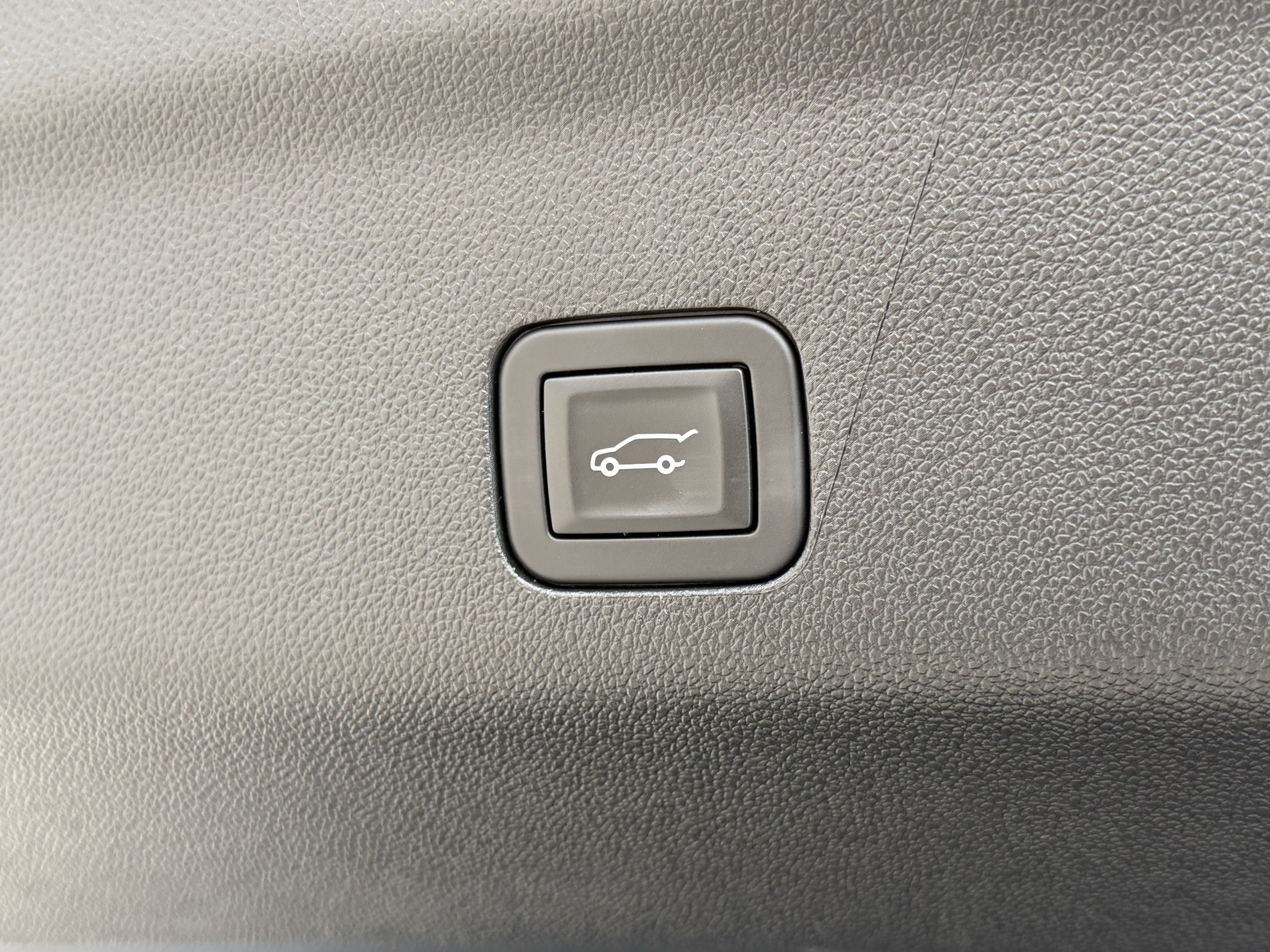 Used 2025 Chevrolet Tahoe LT AWD/4WD image 10