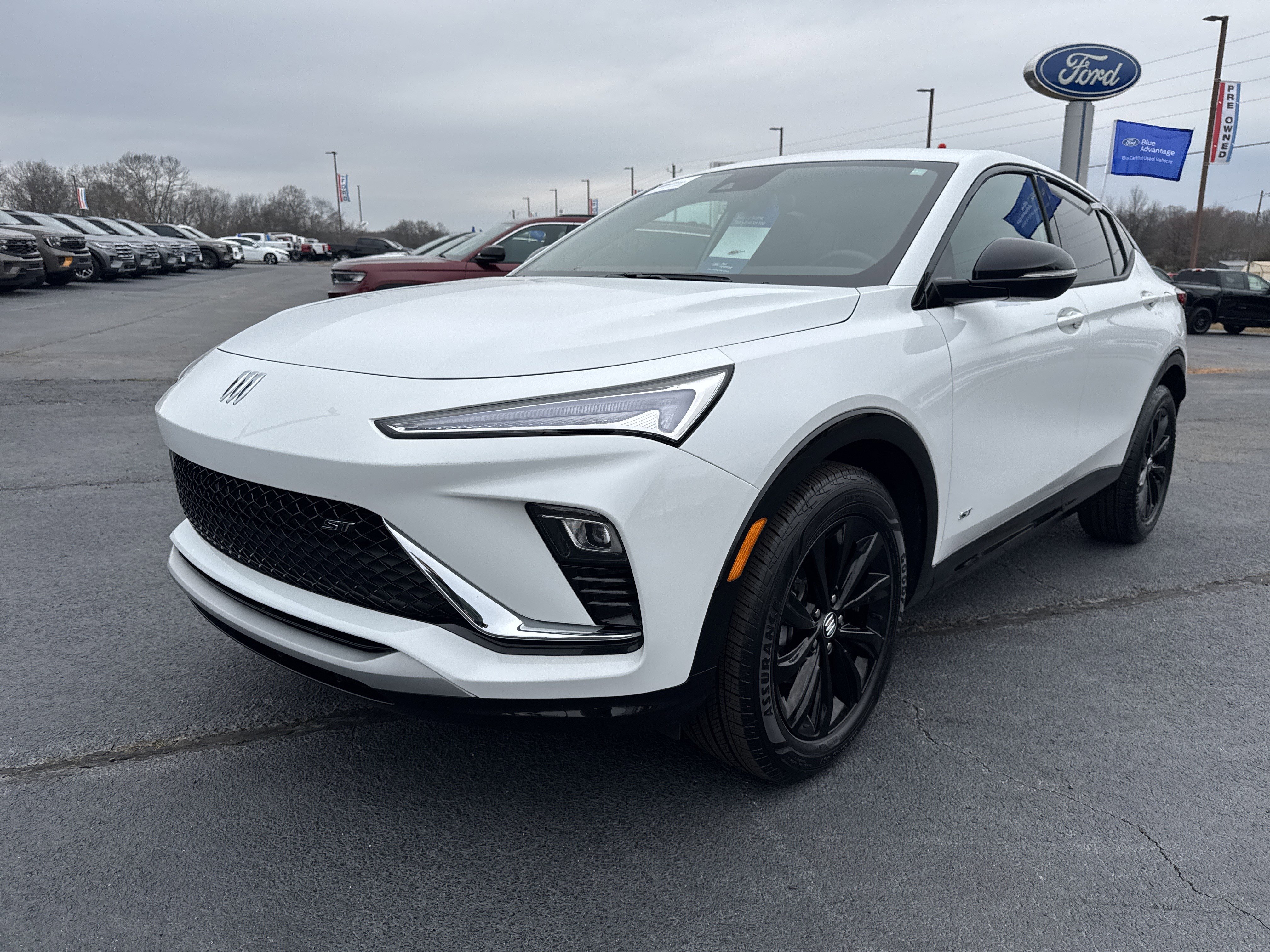 Used 2025 Buick Envista Sport Touring image 2