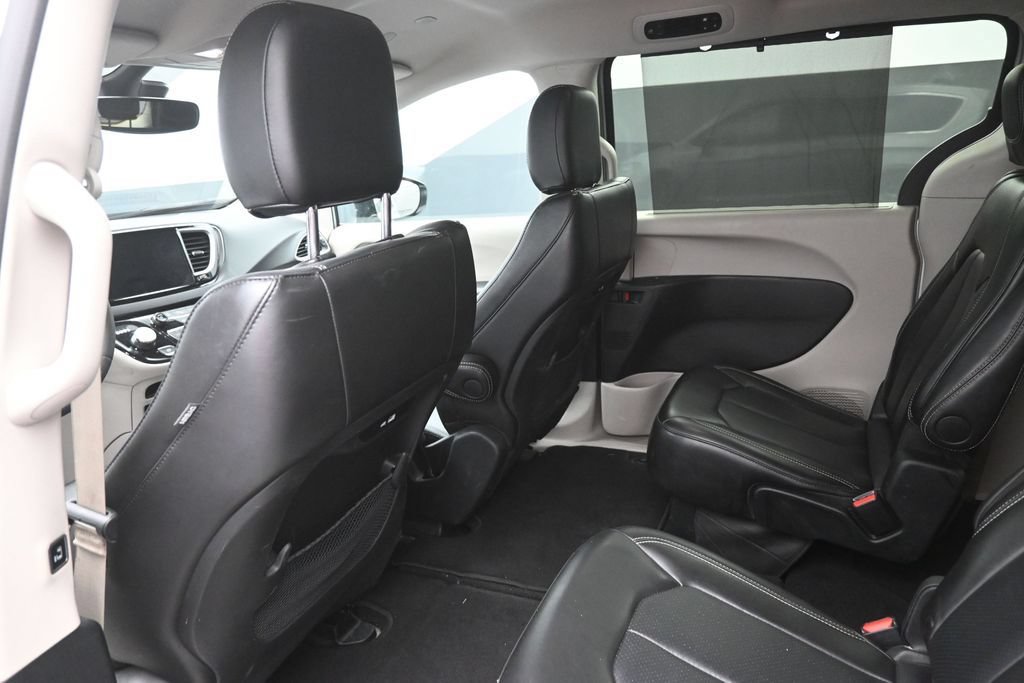 Used 2024 Chrysler Pacifica Touring-L FWD image 24