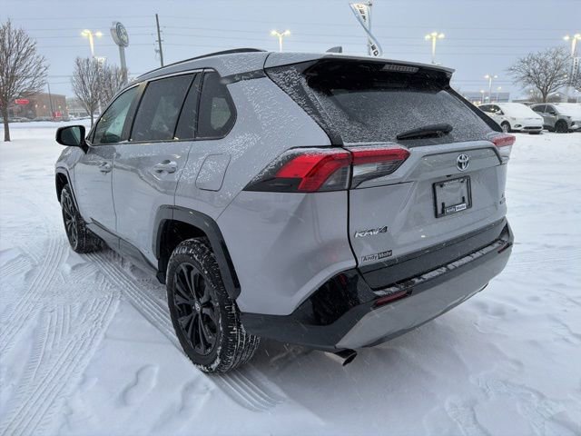 Used 2022 Toyota RAV4 SE image 11