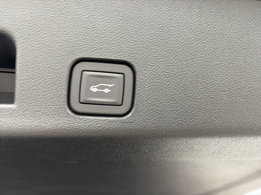 Used 2025 Chevrolet Traverse LT w/ Driver Confidence Package FWD image 34