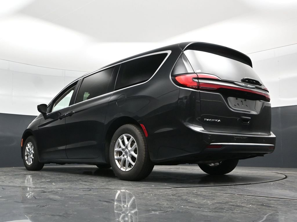 Used 2023 Chrysler Pacifica Touring-L FWD image 60
