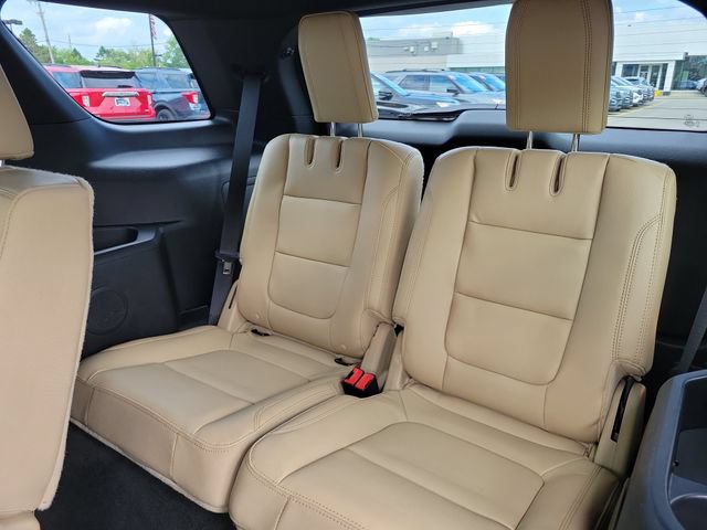 Certified 2017 Ford Explorer XLT w/ Equipment Group 202A FWD image 27