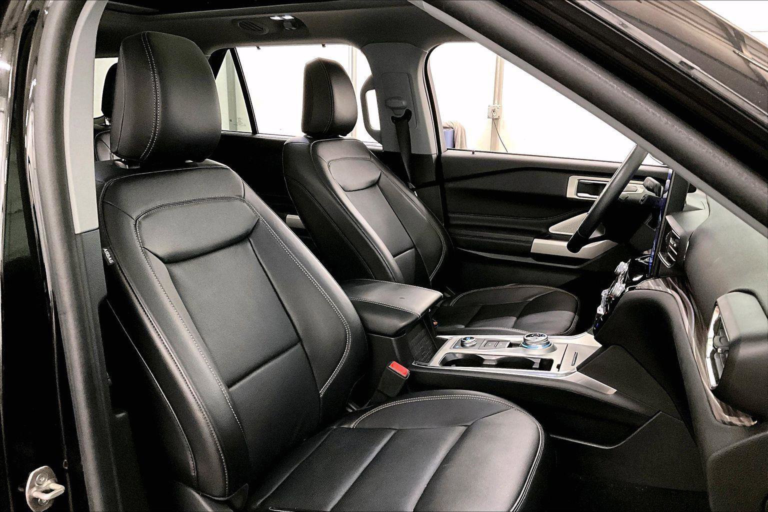 Certified 2023 Ford Explorer Limited w/ Limited Technology Package image 7