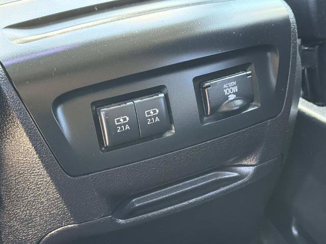 Used 2018 Toyota Sienna SE Premium w/ Carpet Mat Package FWD image 17