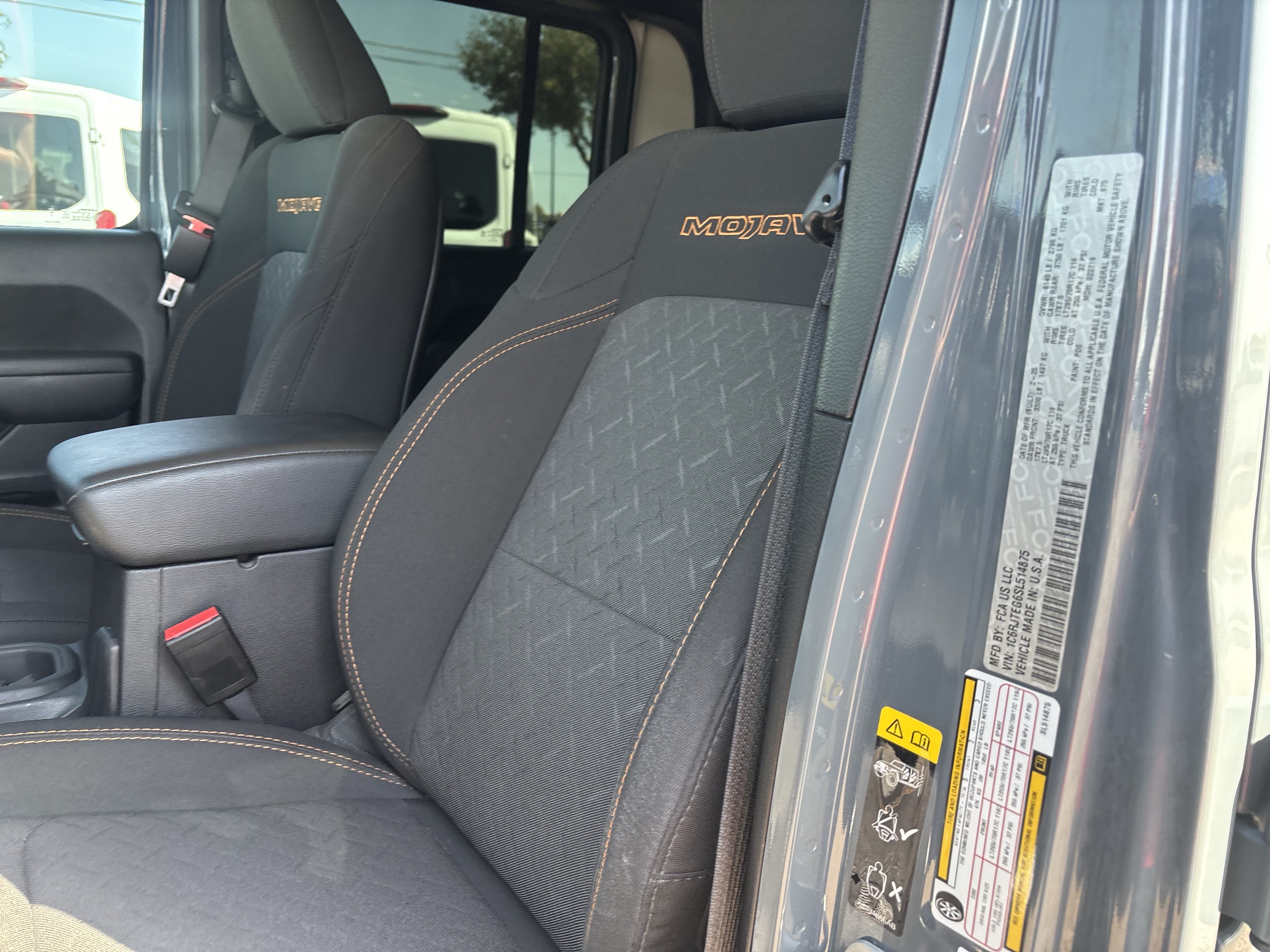Used 2025 Jeep Gladiator Mojave AWD/4WD image 11