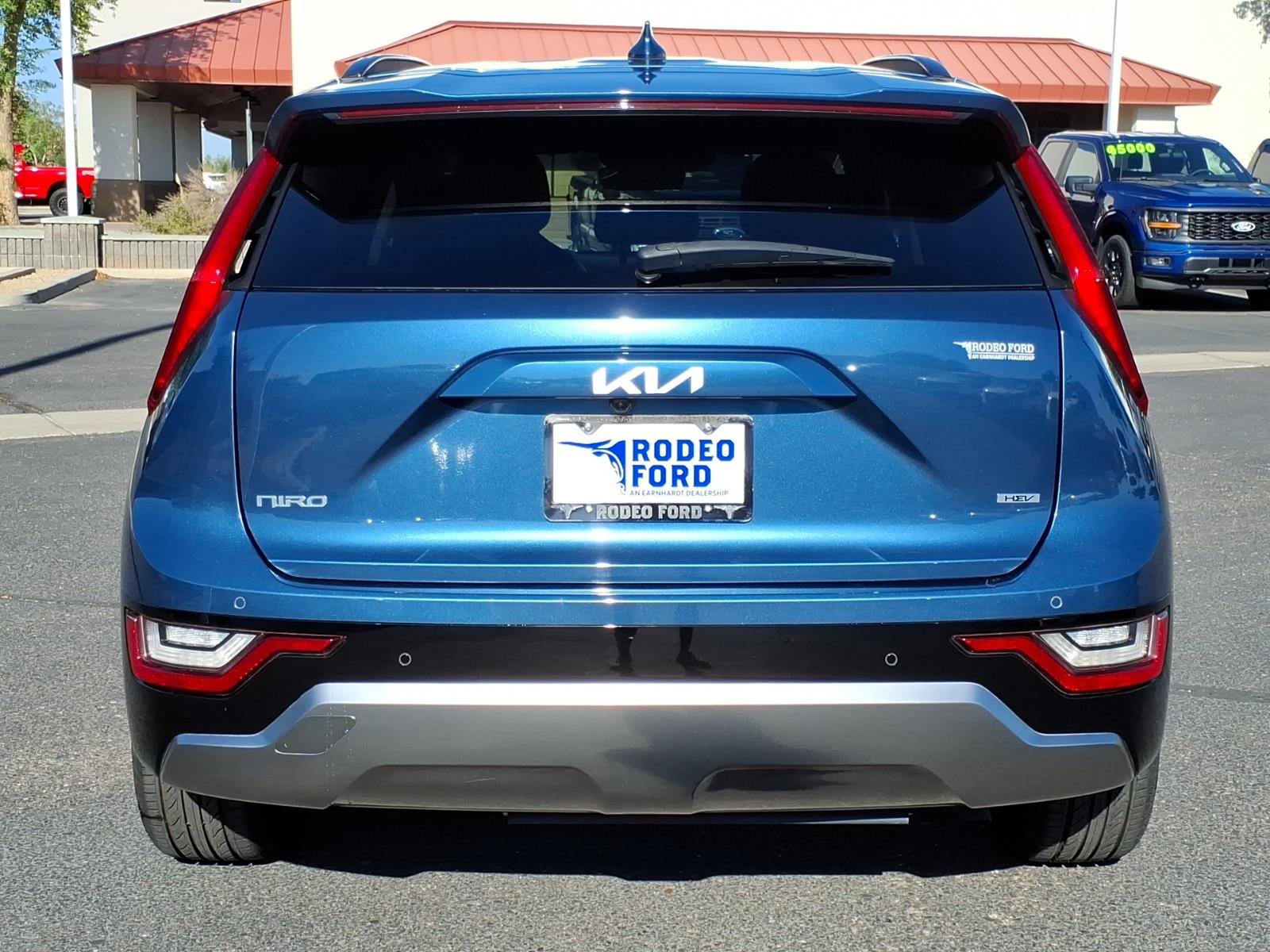 Used 2023 Kia Niro SX Touring FWD image 4