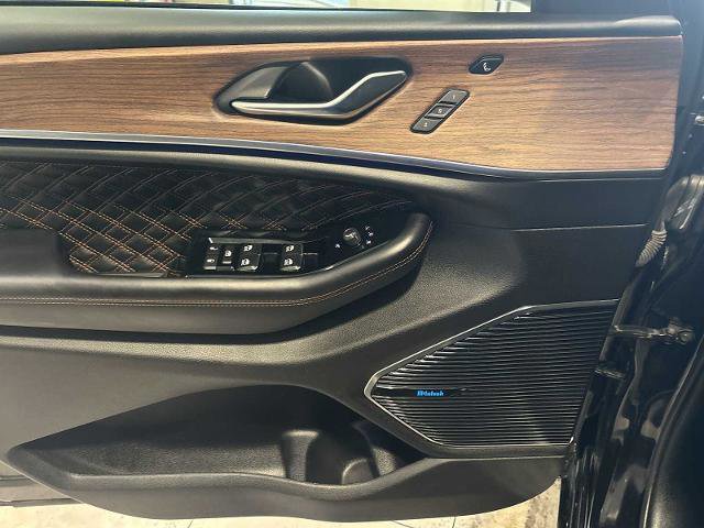 Used 2021 Jeep Grand Cherokee L Summit w/ Luxury Tech Group V image 22