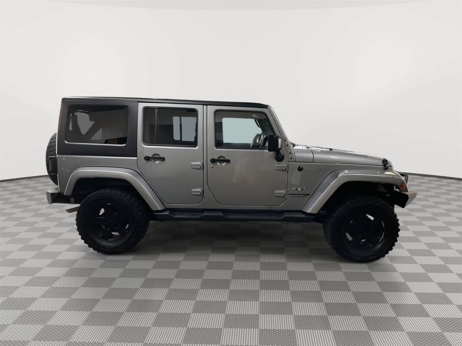 Used 2018 Jeep Wrangler Unlimited Sahara AWD/4WD image 6