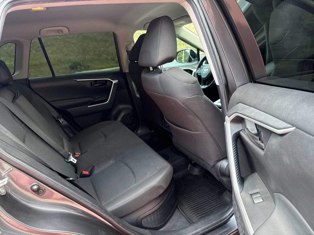 Used 2021 Toyota RAV4 LE AWD/4WD image 26