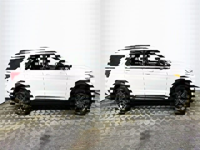 Certified 2022 Ford Explorer XLT w/ Equipment Group 202A image 2