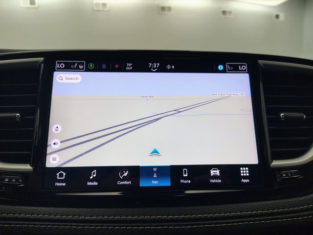 Used 2024 Chrysler Pacifica Limited FWD image 3