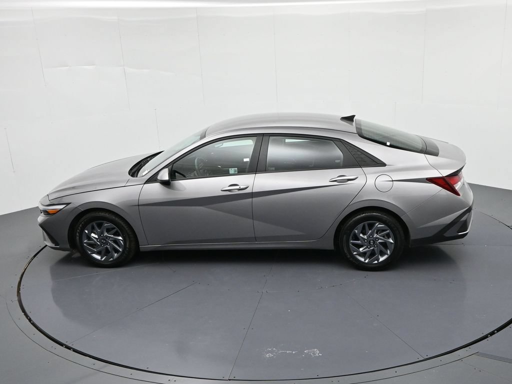 Used 2024 Hyundai Elantra SEL FWD image 23