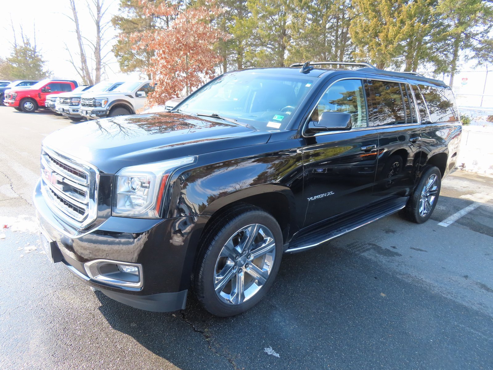 Used 2019 GMC Yukon XL SLT image 3