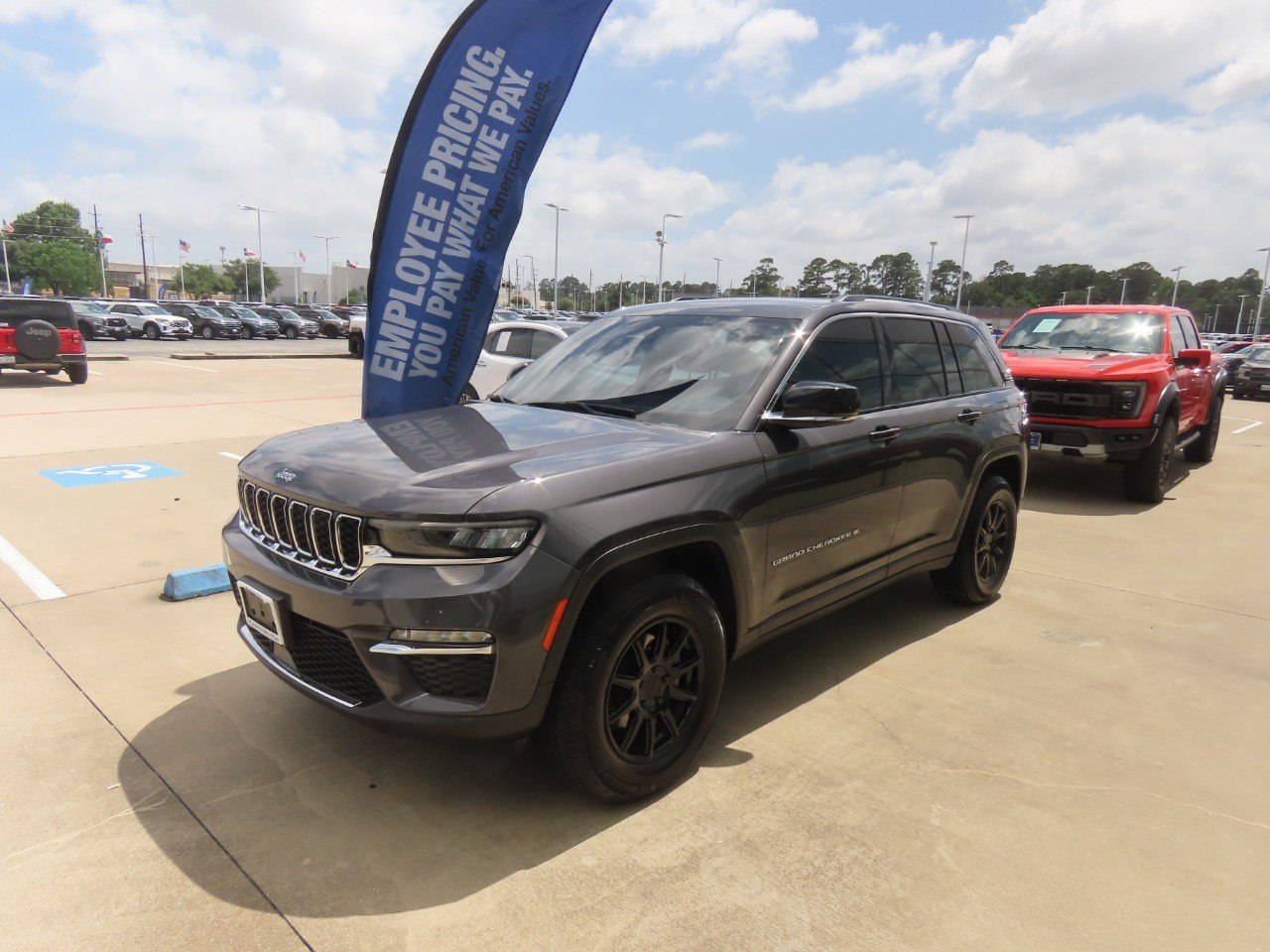 Used 2024 Jeep Grand Cherokee Limited AWD/4WD image 2