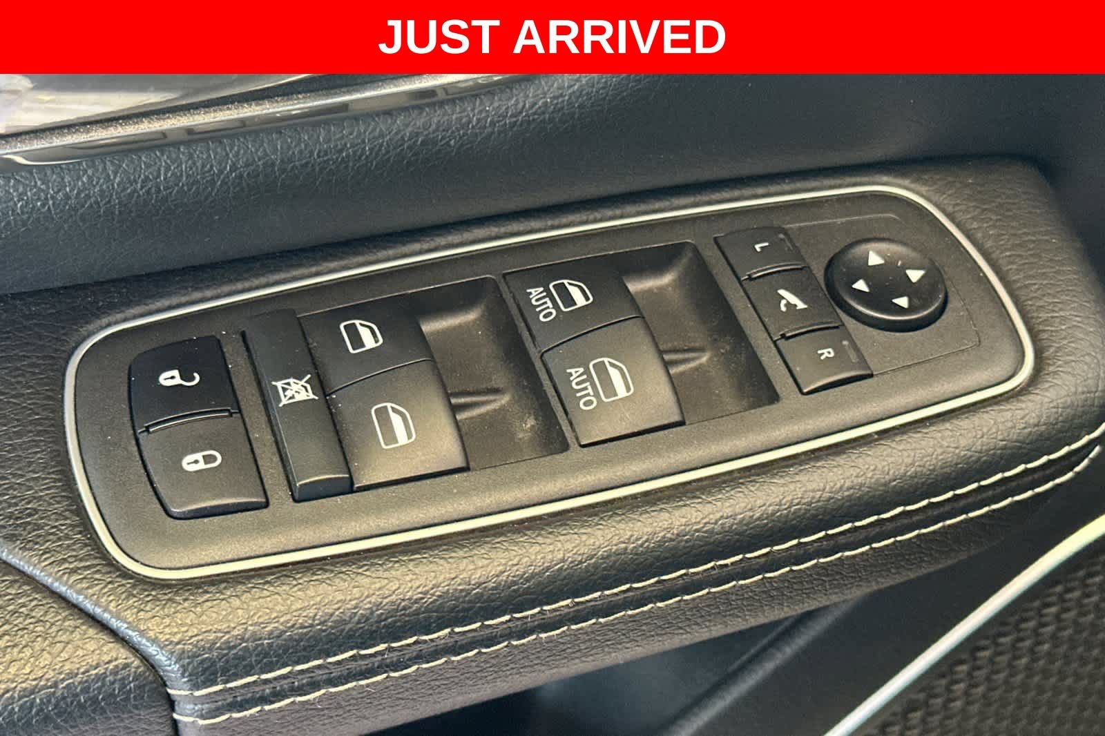 Used 2022 RAM 1500 Laramie AWD/4WD image 14