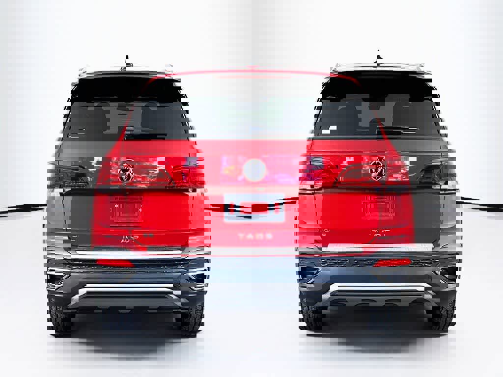 Used 2023 Volkswagen Taos SE w/ Panoramic Sunroof Package image 5