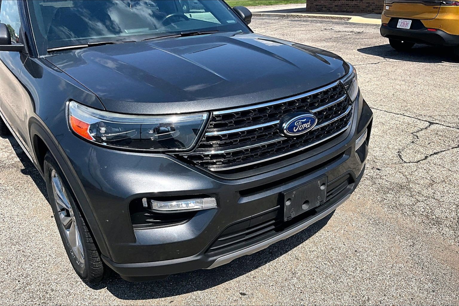 Certified 2020 Ford Explorer XLT w/ Equipment Group 202A AWD/4WD image 4