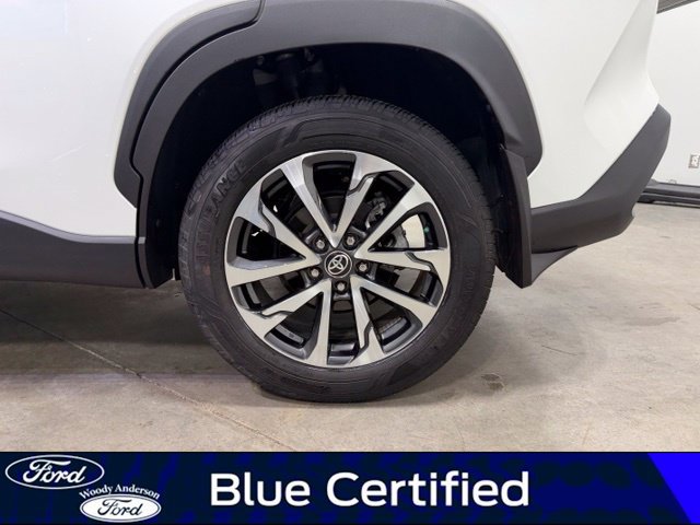 Used 2022 Toyota Corolla Cross XLE w/ Convenience Package FWD image 8