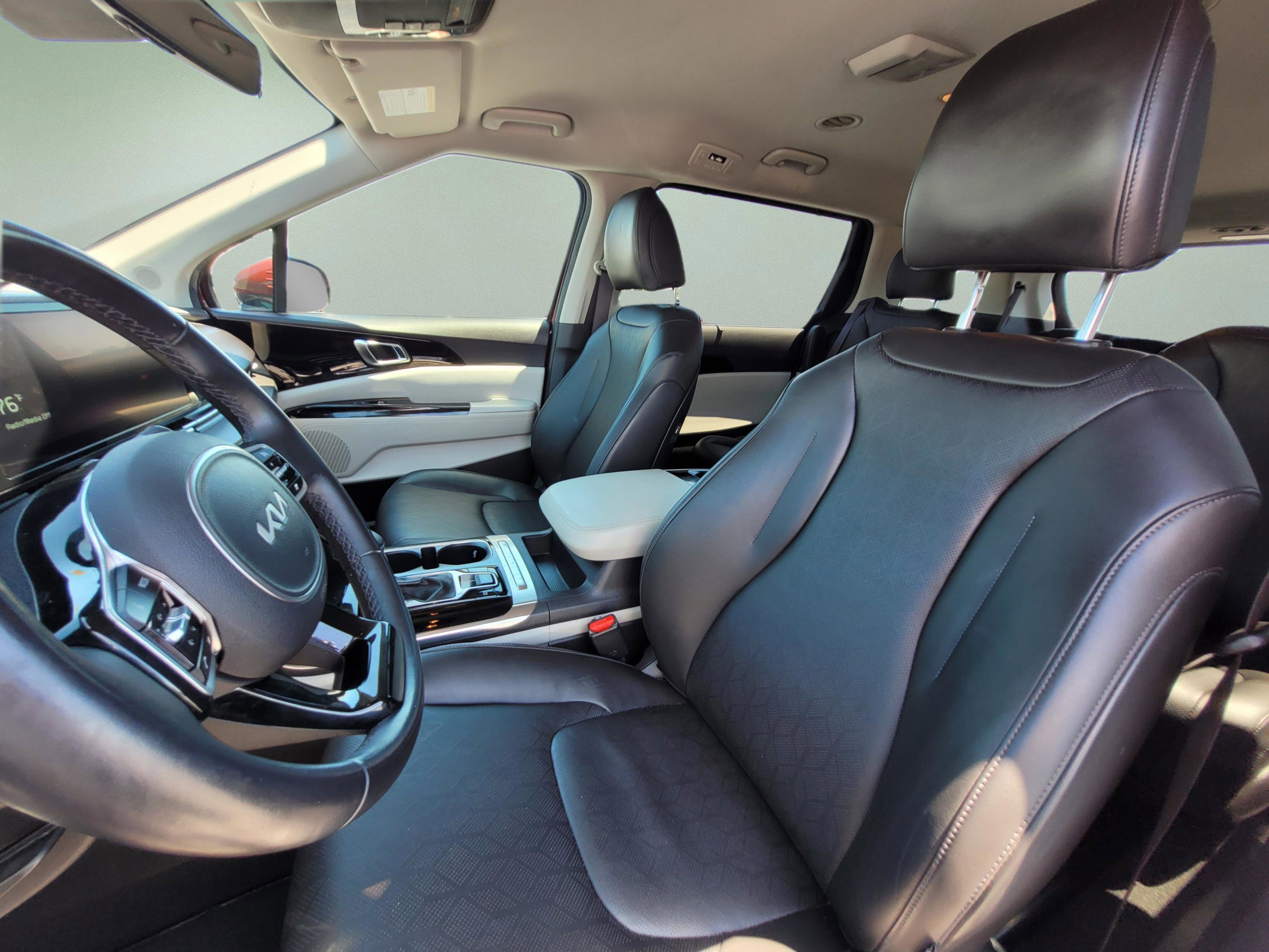 Used 2022 Kia Carnival EX FWD image 27