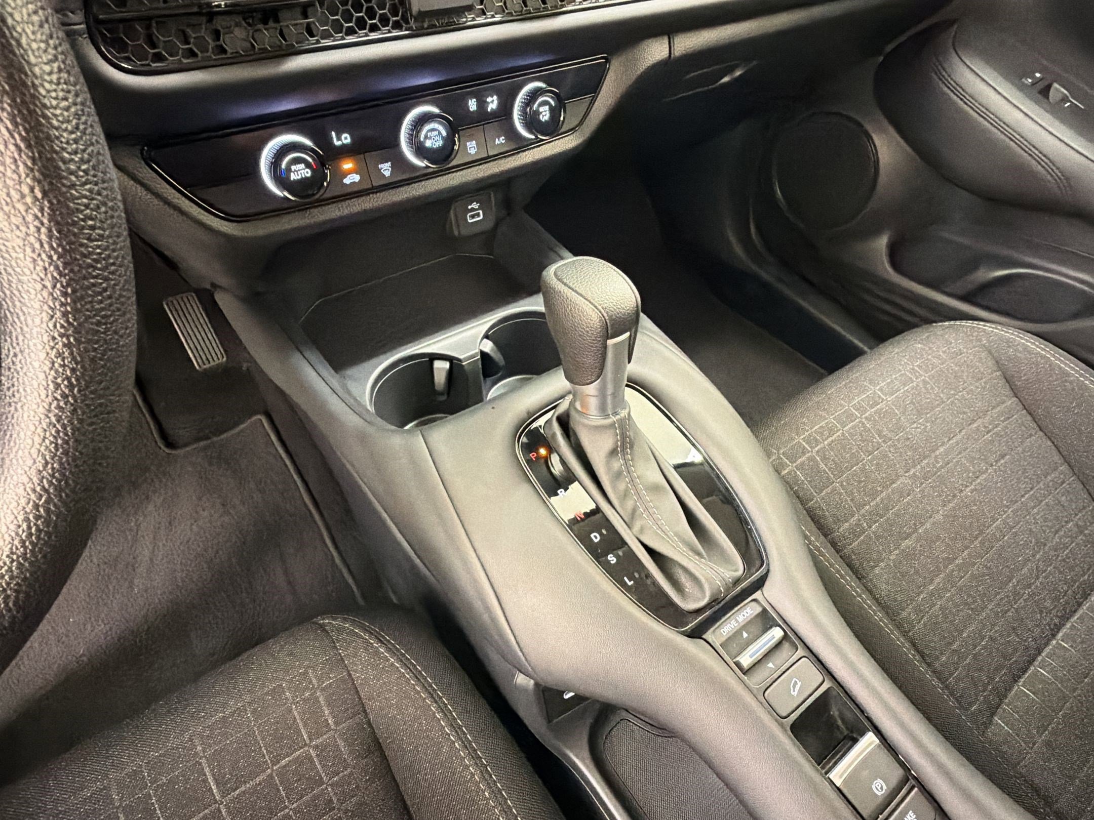 Used 2025 Honda HR-V LX image 18
