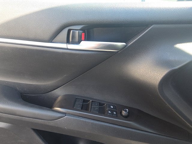 Used 2021 Toyota Camry SE FWD image 13