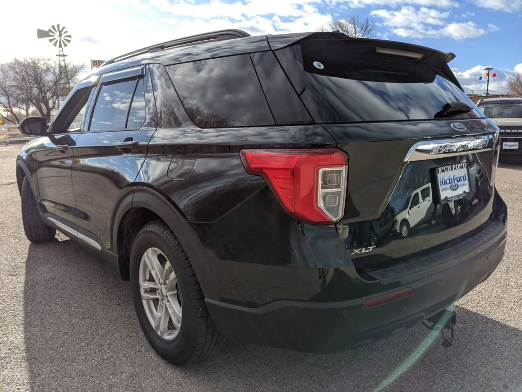 Certified 2022 Ford Explorer XLT image 3