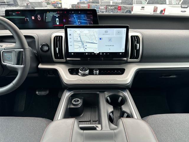 Certified 2025 Ford Expedition Active AWD/4WD image 18