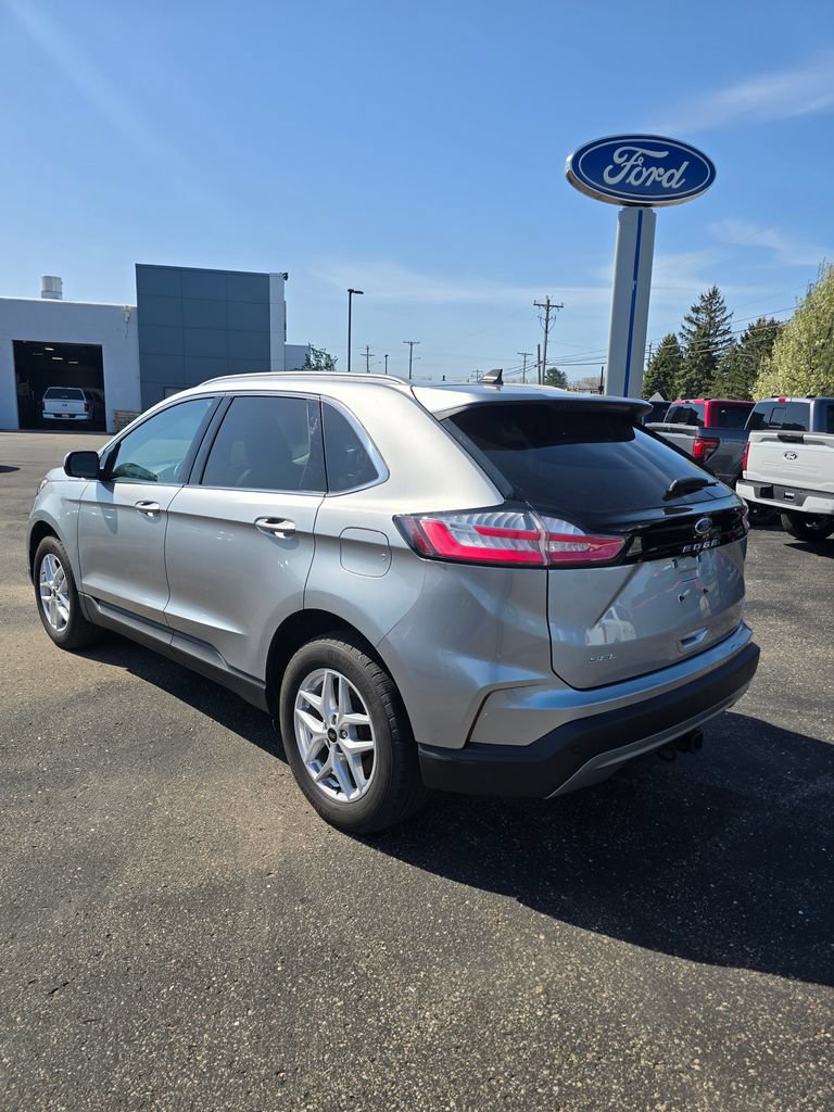 Certified 2024 Ford Edge SEL w/ Convenience Package AWD/4WD image 3