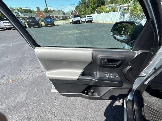 Used 2022 Toyota Tacoma SR AWD/4WD image 11