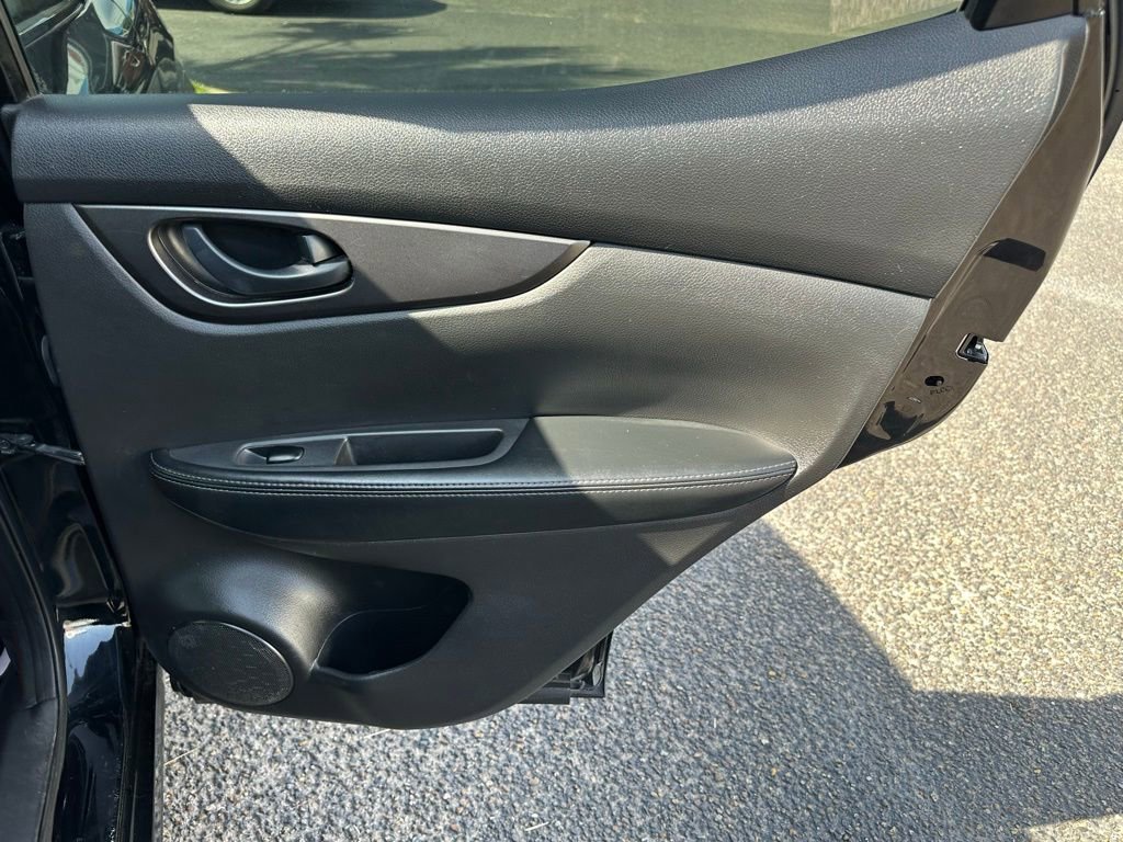 Used 2020 Nissan Rogue Sport S image 18