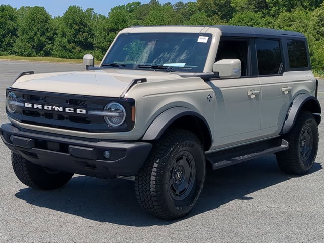 Certified 2025 Ford Bronco Outer Banks w/ Sasquatch Package AWD/4WD image 8