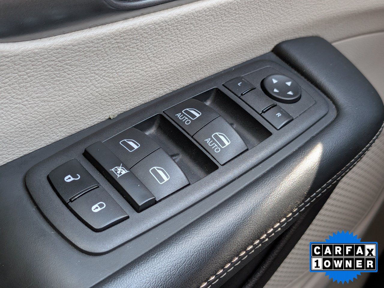 Used 2023 Chrysler Pacifica Touring-L FWD image 27