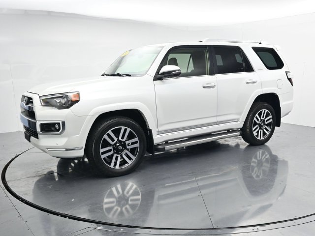 Used 2024 Toyota 4Runner Limited AWD/4WD image 4