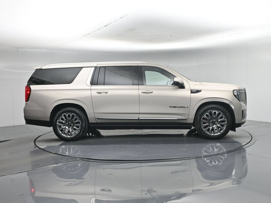 Used 2023 GMC Yukon XL Denali Ultimate AWD/4WD image 34