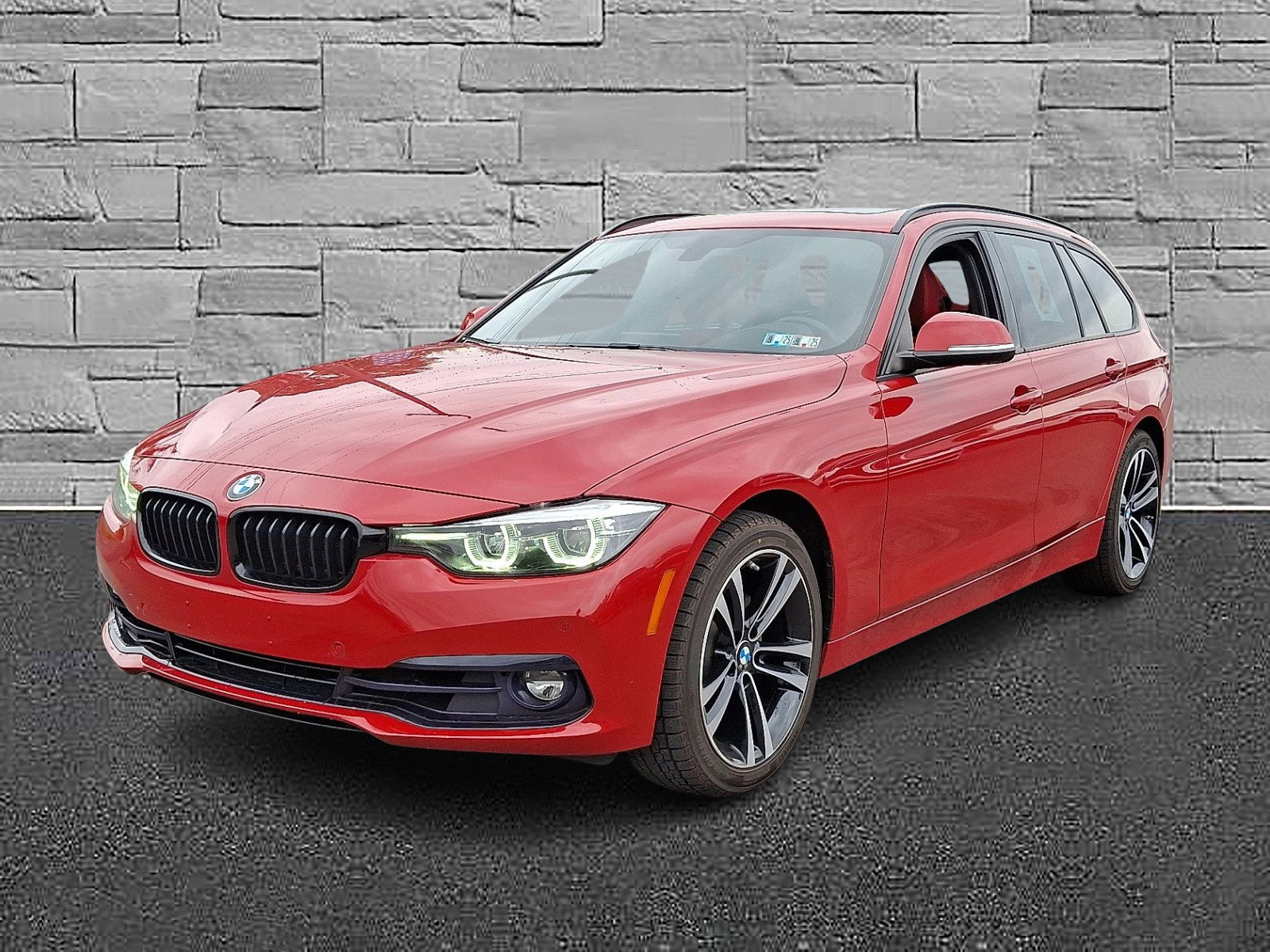 Used 2018 BMW 330i xDrive Wagon w/ Premium Package image 4