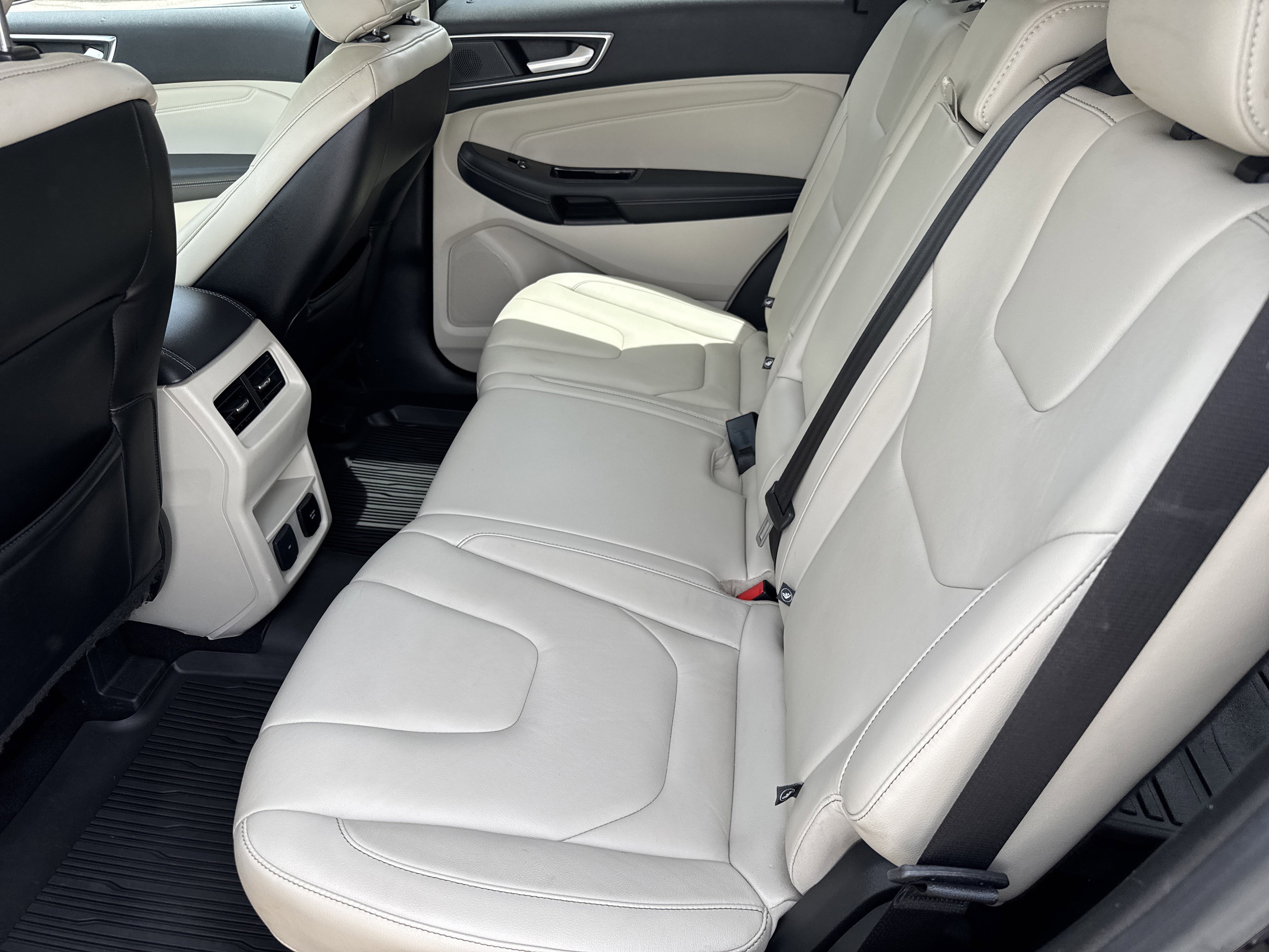 Certified 2020 Ford Edge Titanium w/ Cold Weather Package AWD/4WD image 11