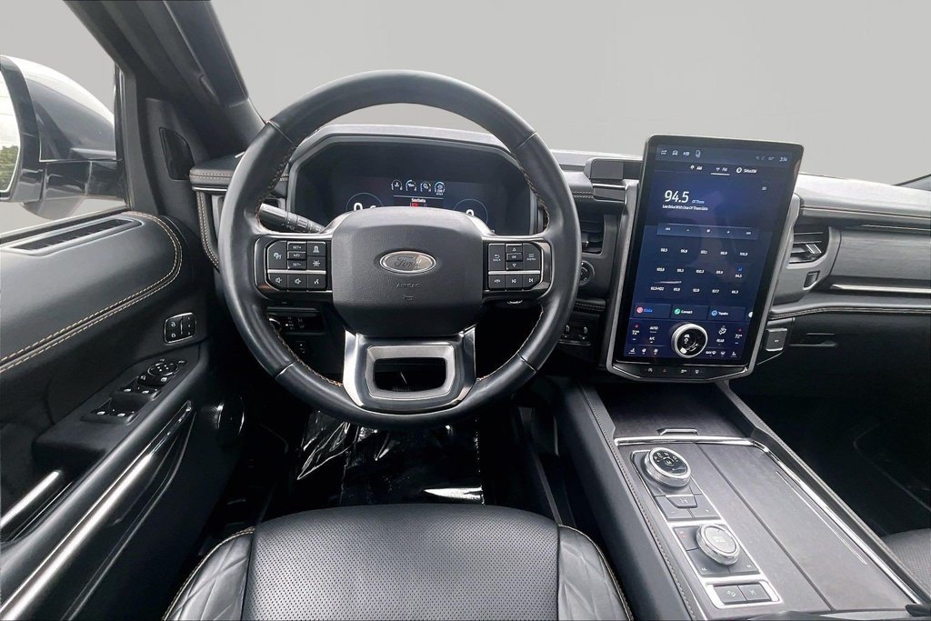 Certified 2024 Ford Expedition Platinum AWD/4WD image 5