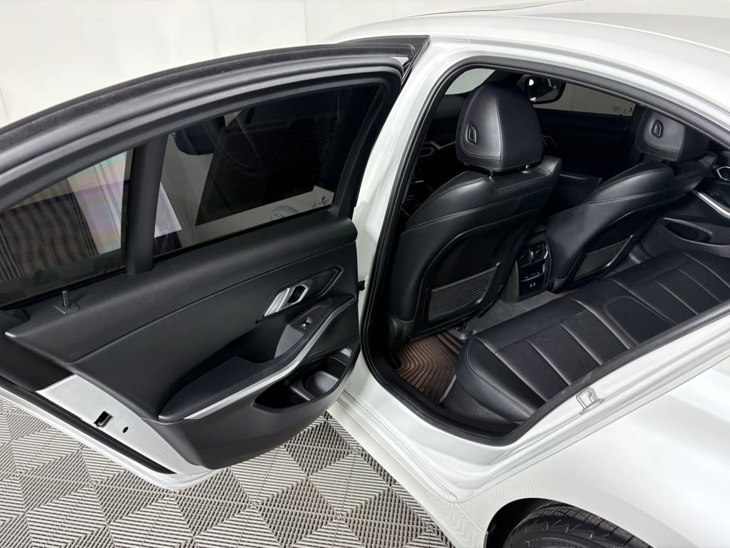 Used 2023 BMW 330i xDrive Sedan w/ Premium Package image 28
